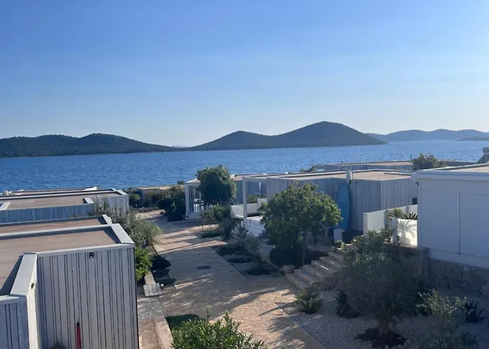 홀리데이파크 Buqez - 55 *